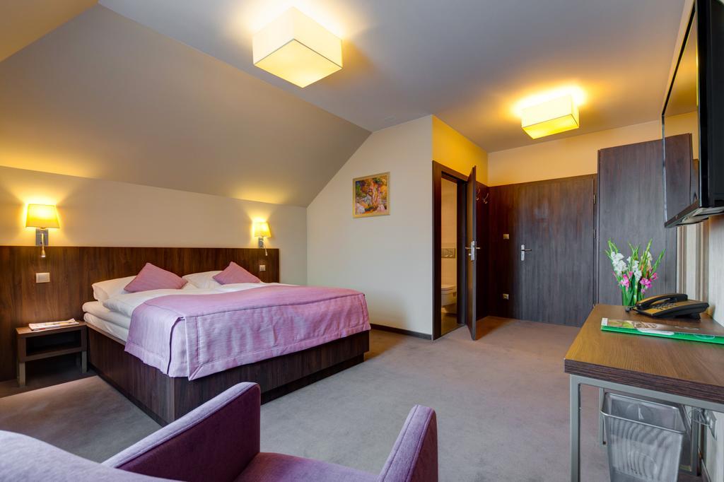 Hotel Figa Plewiska الغرفة الصورة